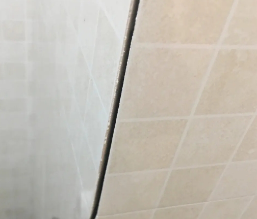 通化市瓷砖空鼓维修公司分享阳台瓷砖脱落的修复过程可以分为以下几个步骤